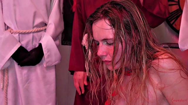 Ass stretched teen gapes after huge dildo