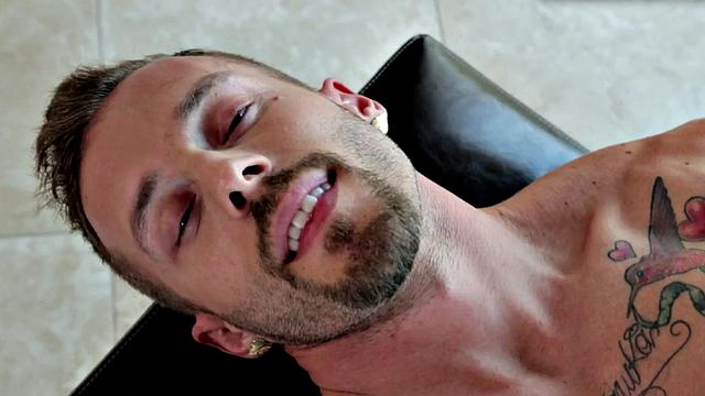 A muscular amateur tugging off until he shoots a hot load