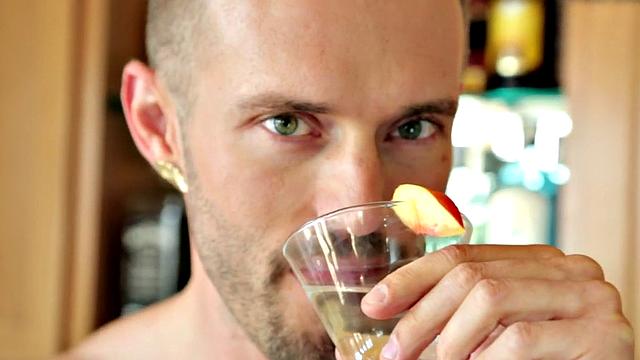 A muscular amateur tugging off until he shoots a hot load