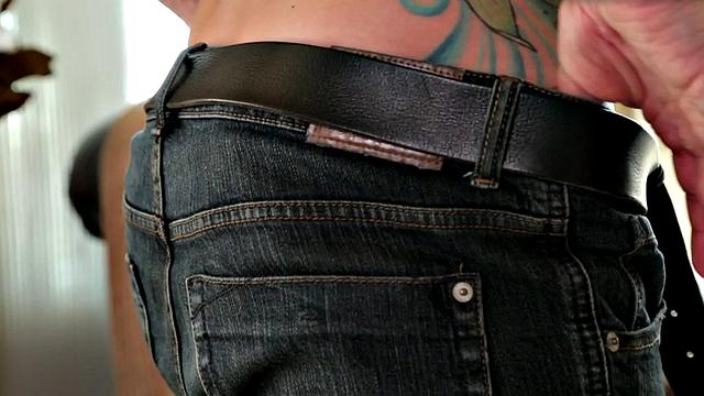 A muscular amateur tugging off until he shoots a hot load