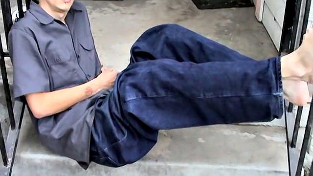 Ian Madrox shows off his feet for a gay outdoor foot fetish session