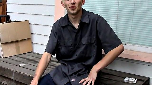 Ian Madrox shows off his feet for a gay outdoor foot fetish session