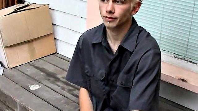 Ian Madrox shows off his feet for a gay outdoor foot fetish session