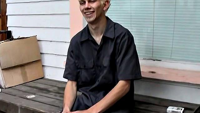 Ian Madrox shows off his feet for a gay outdoor foot fetish session