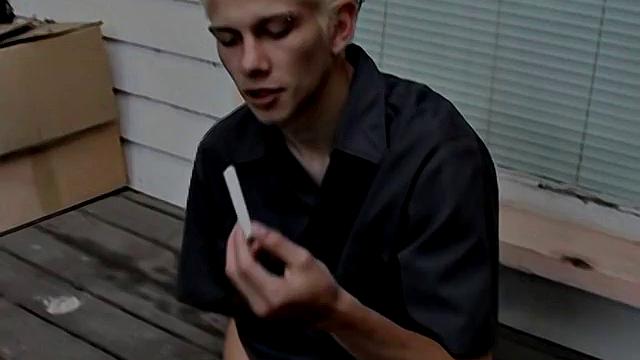 Ian Madrox shows off his feet for a gay outdoor foot fetish session