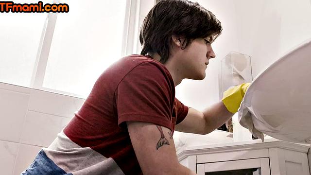 Skinny mature DTF stepmommy fucked by hard cock