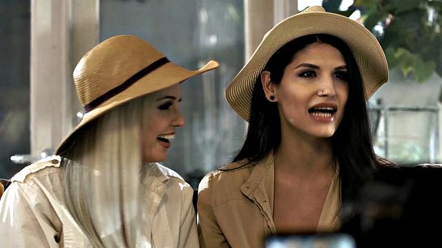 TRANSFIXED - Horny Zariah Aura Tames MILF Kenzie Taylor's Wild Pussy!ROUGH SEX