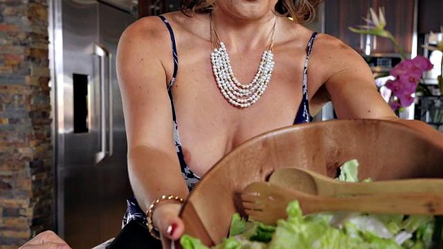 Horny short dude penetrates MILF in wet pussy hole