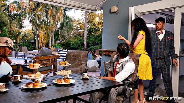 разврат за завтраком: две пары сдаются страсти