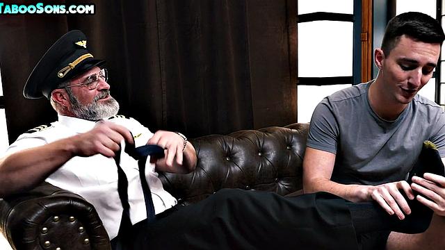 Stepdaddy barebacks stepsons asshole on couch