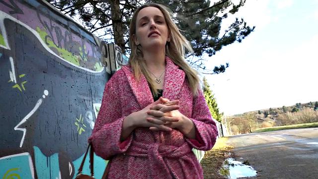 Real lady sucks and gets fucked in amateur POV for cash