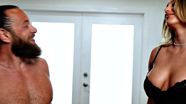 Curvy MILF gets pussyrammed after muffdiving