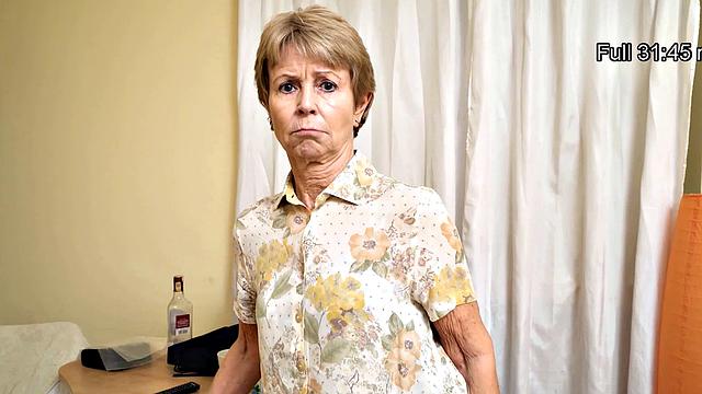 MATURE4K. Stud notices maid and lures woman into spontaneous sex