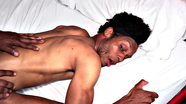 Muscular jock barebacks skinny twink in his tight asshole