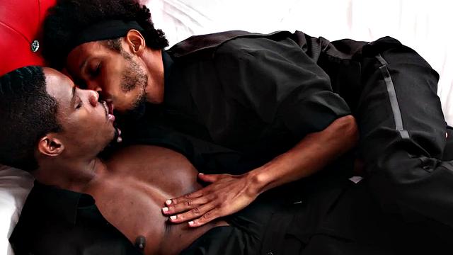 Muscular jock barebacks skinny twink in his tight asshole