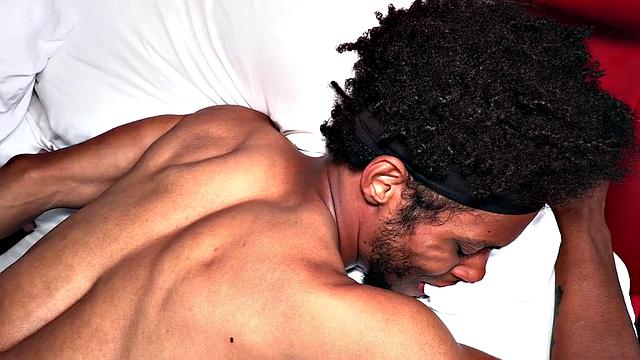 Muscular jock barebacks skinny twink in his tight asshole