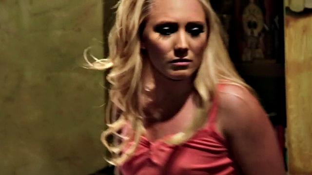 Les babe enjoys tribbing sex with GF on bed