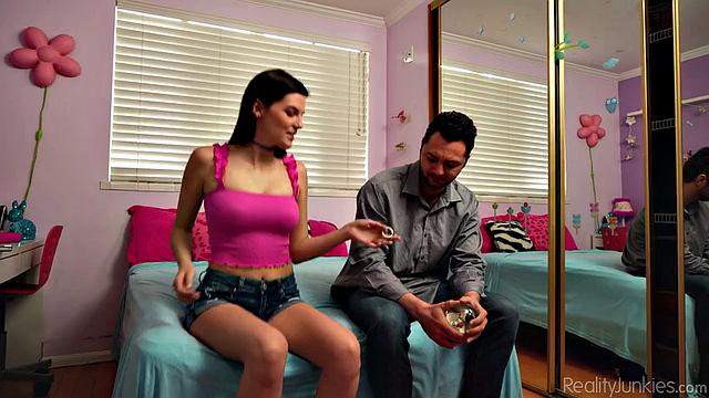 Ну конечно, няня. Брэд Стерлинг и Фиона Фрост делают вид, что они работают, а на самом деле трахаются в спальне.