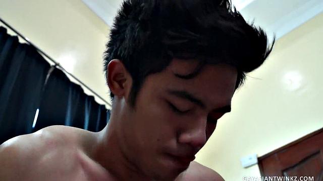 Amateur Asian barebacked at home after cocksucking