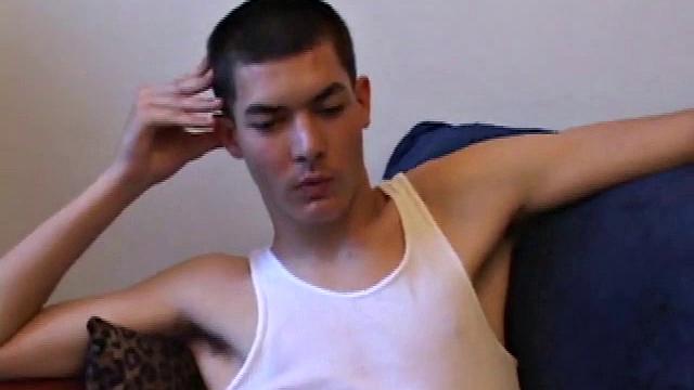 Бреннан дрочит по-мужски, сперма летит во все стороны