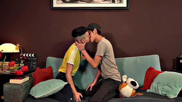 Latino twink sprayed with jizz after blowing amateurs