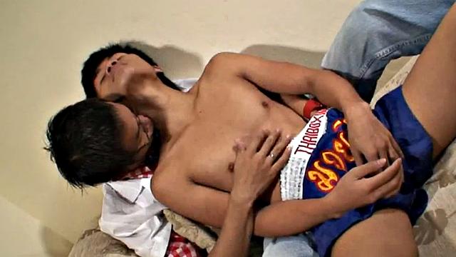 Sporty Asia twink fucked by doctor at home during visit