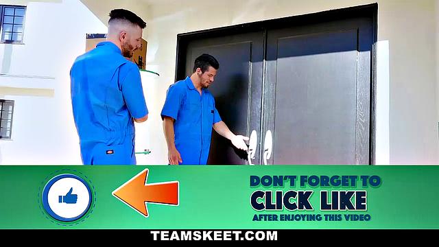 Tiny Muslim Makes a Deal