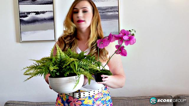 Mya Struts Sweet Stuff