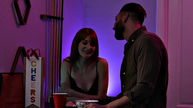 огненная рыжая скачет на члене и глотает до конца