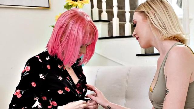 Trans lady loves fucking perverted girl in wet pussy