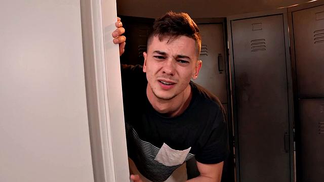 Сочная грудь, глубокий минет и жесткий трах на офисном столе