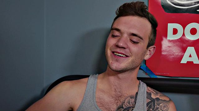 Скотт Финн сбивает Тревора Харриса с толку жёстким трахом