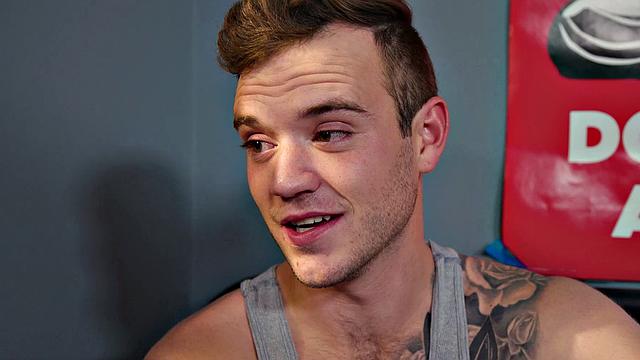 Скотт Финн сбивает Тревора Харриса с толку жёстким трахом