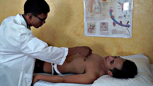 Asian patient gets filled in by perverted doctor