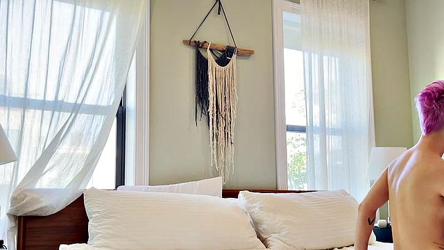 Colored hair lez pussylicked by inked queer at home