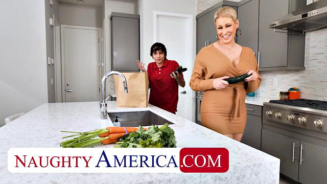 Ryan Keely makes the delivery boy a sandwich between her tits!!!