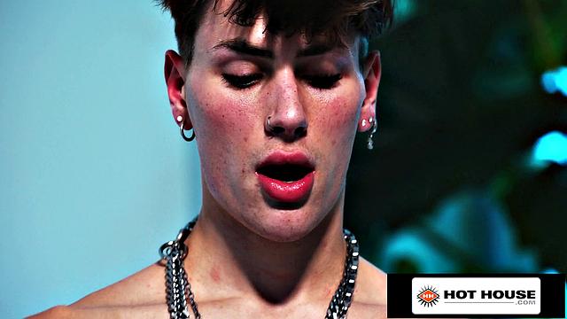 Hothouse - Hamdsome Jock Rides a Big Bbc & Loves It