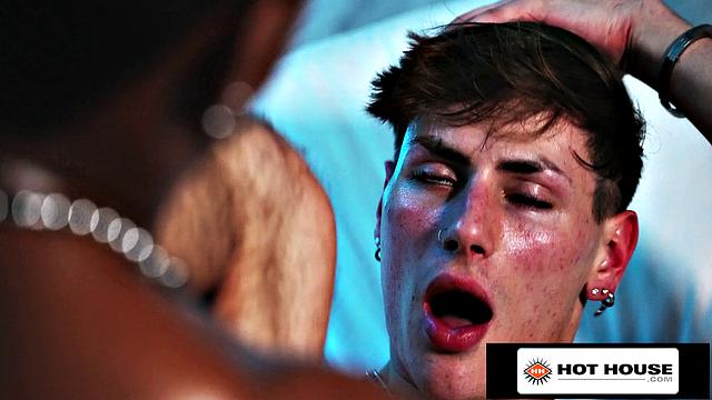 Hothouse - Hamdsome Jock Rides a Big Bbc & Loves It