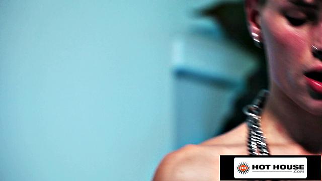 Hothouse - Hamdsome Jock Rides a Big Bbc & Loves It