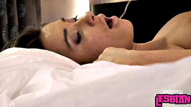 Stunning lesbo toys her blonde GF