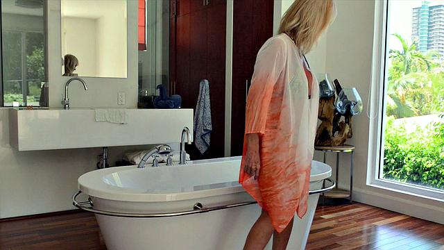 Leah L'Amour gets wet and soapy