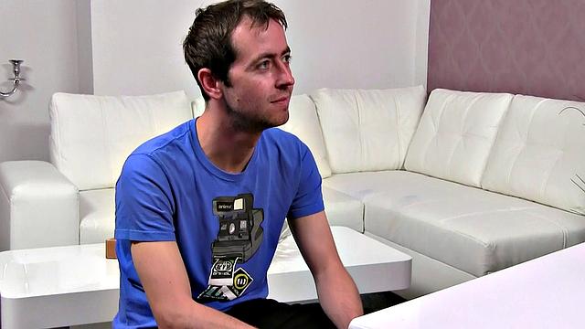 A Slim Dick Satisfies Thick Agent's Pussy