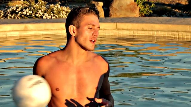 Скотт и Джонни: когда втроём на диване жарче, чем на вечеринке