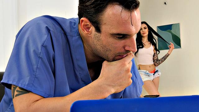 Marley Brinx Distracts Stepbrother