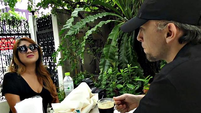 Лилли Роуз оседлала туриста круче, чем татуированная тайка таксиста