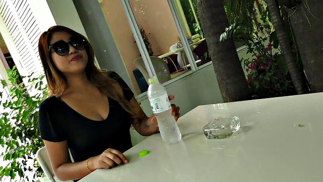 Лилли Роуз оседлала туриста круче, чем татуированная тайка таксиста