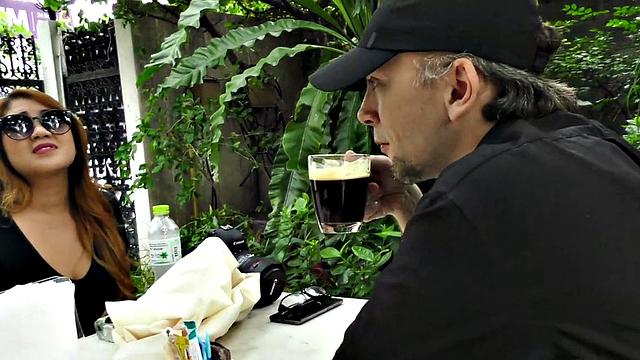 Лилли Роуз оседлала туриста круче, чем татуированная тайка таксиста