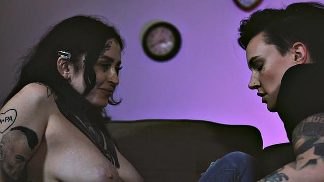 Busty les pussylicking gf before fingered in couple