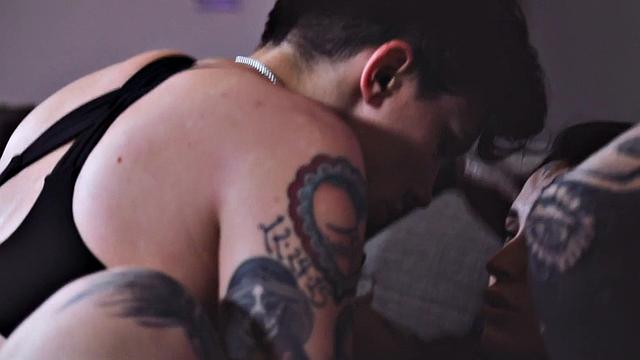 Busty les pussylicking gf before fingered in couple