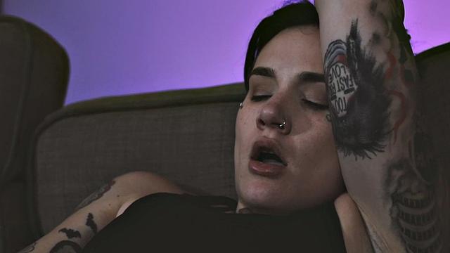 Busty les pussylicking gf before fingered in couple